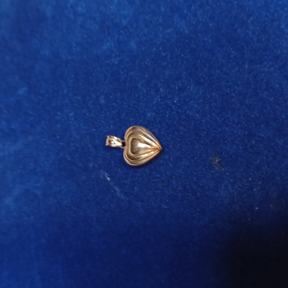 14 KT Puff Heart Charm